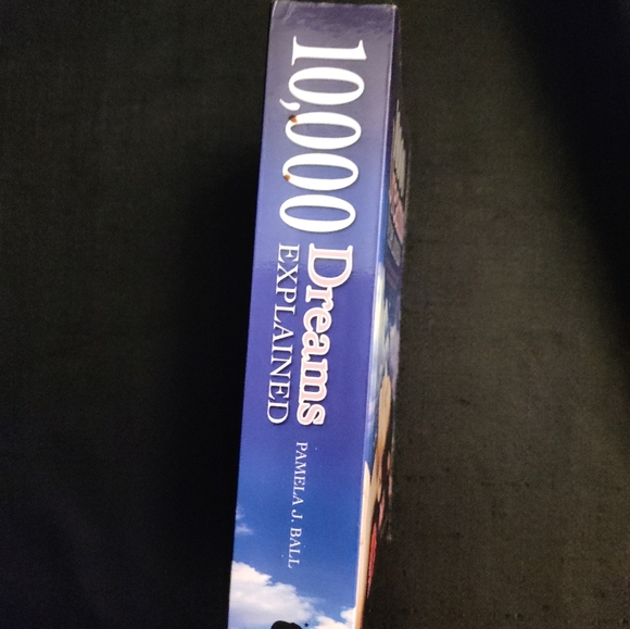 10,000 dreams explained. A book that contains wisdom on what dreams really mean. - Picture 3 of 4